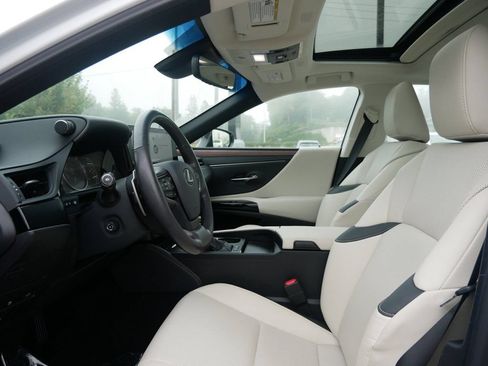 Certified 2024 Lexus ES 300h w/ Premium Package FWD image 9