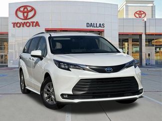 Used 2025 Toyota Sienna XLE FWD video 1
