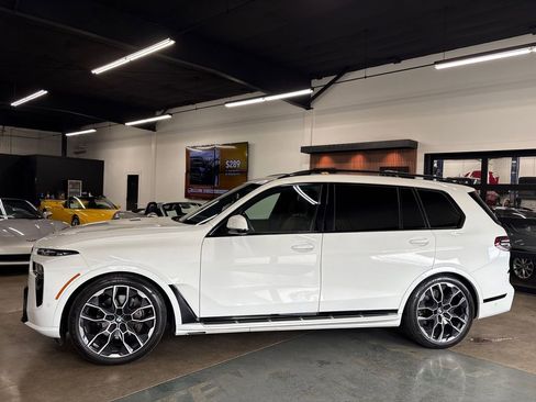 Used 2024 BMW X7 xDrive40i w/ M Sport Package AWD/4WD image 4