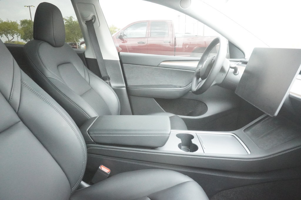 Used 2024 Tesla Model Y Long Range AWD/4WD image 8