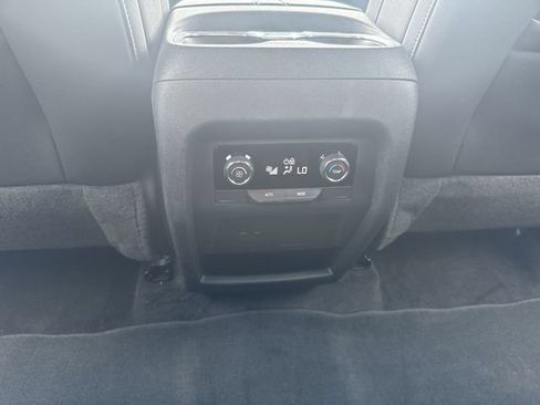 Used 2025 Chevrolet Traverse LT FWD image 22