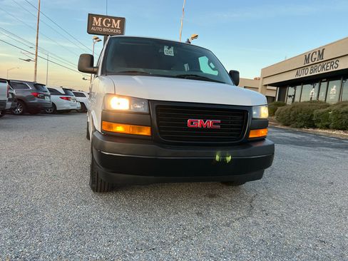 Used 2023 GMC Savana 3500 LS image 3