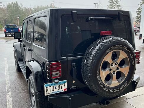 Used 2018 Jeep Wrangler Unlimited Sahara w/ Trailer Tow Group AWD/4WD image 9