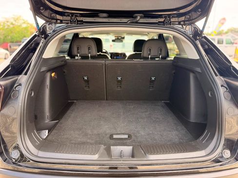 Used 2025 Chevrolet Trax LT FWD image 8