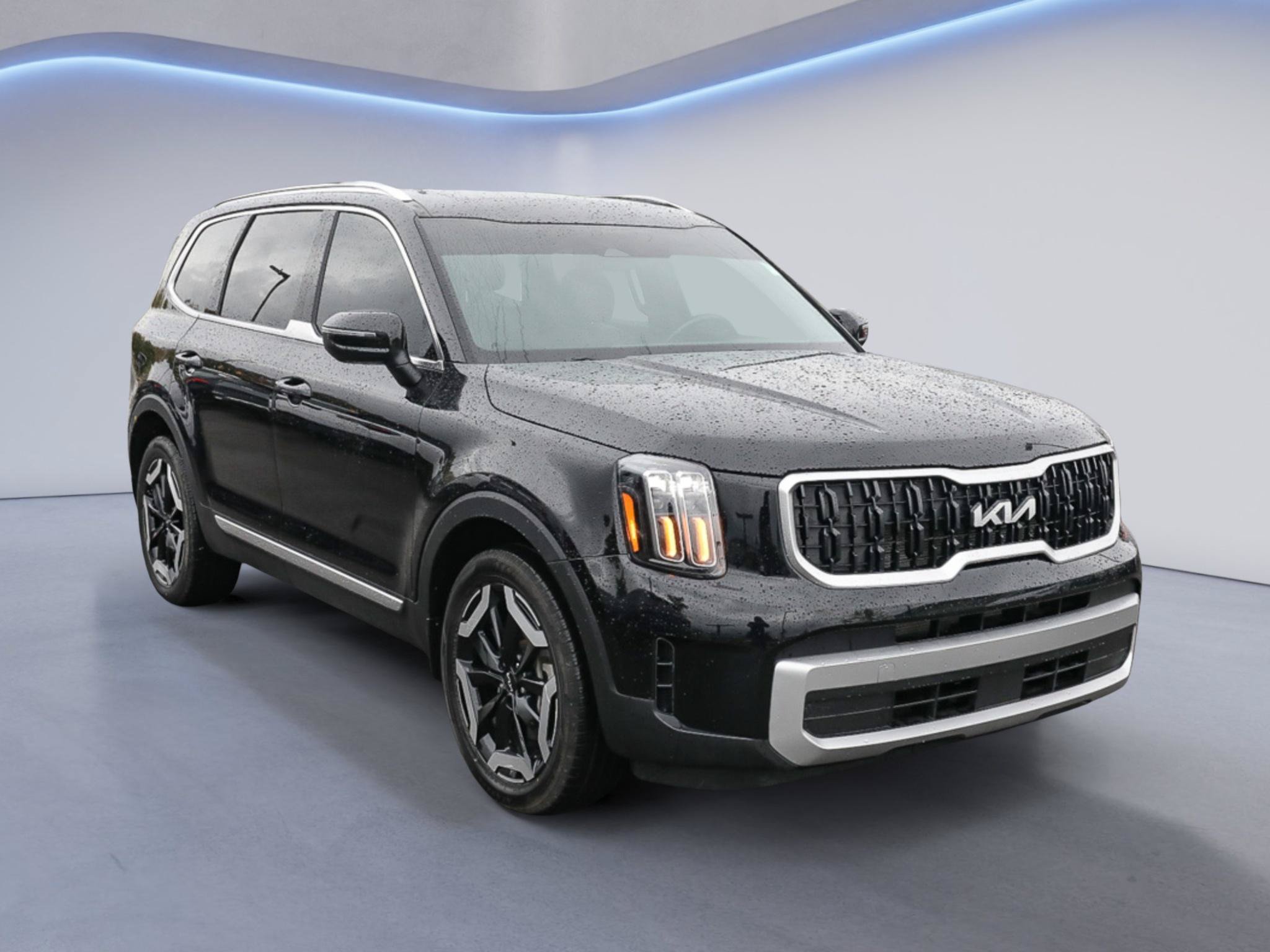 Used 2024 Kia Telluride EX w/ EX Captain's Chair Package FWD image 1