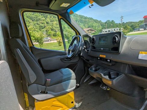 Used 2021 Mercedes-Benz Sprinter 2500 w/ Acoustic Package image 15