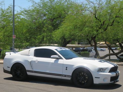Used 2010 Ford Mustang Shelby GT500 RWD image 4