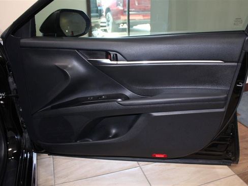 Used 2020 Toyota Camry SE w/ Convenience Package FWD image 30