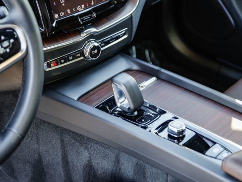 Used 2023 Volvo XC60 B5 Plus w/ Protection Package Premier image 22