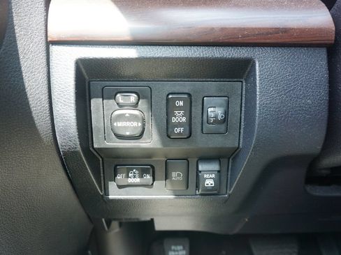 Used 2020 Toyota Tundra Limited w/ Limited Premium Package AWD/4WD image 5