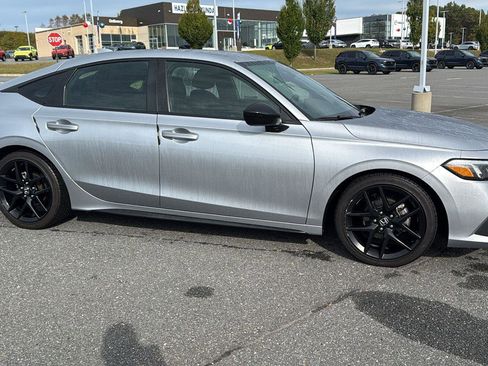 Used 2023 Honda Civic Sport image 3