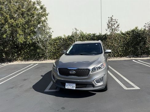 Used 2018 Kia Sorento LX image 7