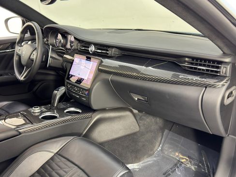 Used 2022 Maserati Quattroporte Modena Q4 image 15
