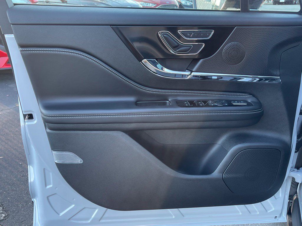 New 2026 Lincoln Corsair Reserve FWD image 15