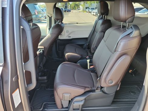 Used 2023 Toyota Sienna Platinum FWD image 16