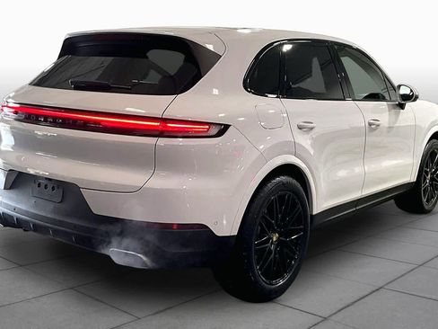 Used 2024 Porsche Cayenne AWD/4WD image 12