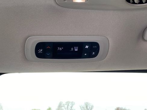 Used 2024 Chrysler Pacifica Limited FWD image 19