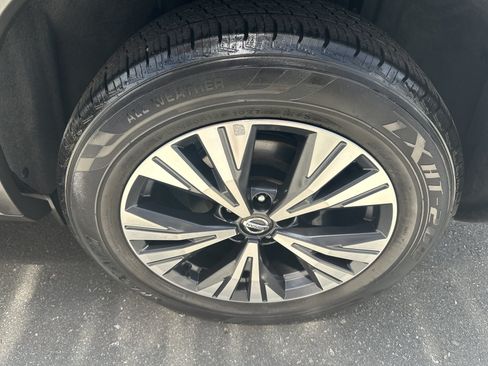 Used 2021 Nissan Rogue SV AWD/4WD image 32