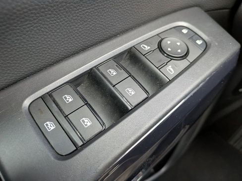 Certified 2025 Nissan Pathfinder SV image 24