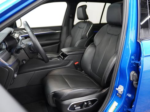 Used 2023 Jeep Grand Cherokee Overland w/ Advanced Protech Group III image 4