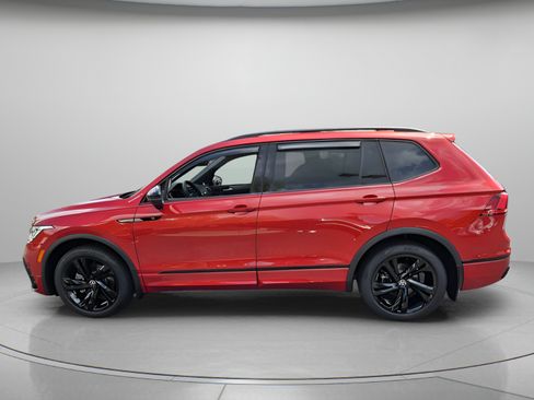 Certified 2024 Volkswagen Tiguan SE R-Line FWD image 2