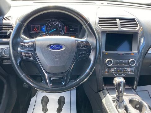 Used 2018 Ford Explorer XLT w/ Equipment Group 201A AWD/4WD image 7