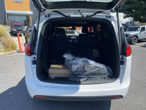 New 2026 Chrysler Voyager LX image 7