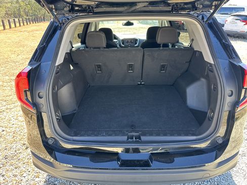 Used 2024 GMC Terrain SLE image 18