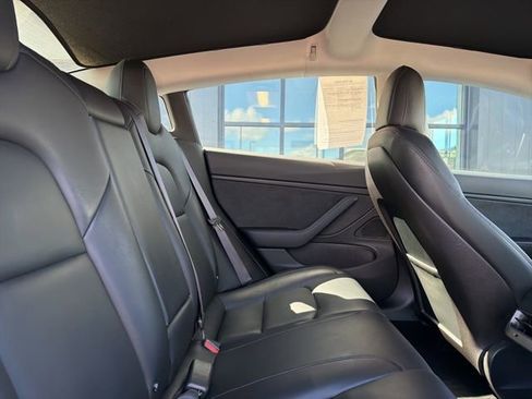 Used 2018 Tesla Model 3 Mid Range image 14