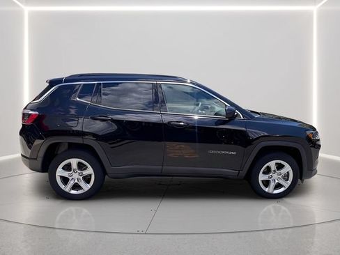 Used 2023 Jeep Compass Latitude w/ Convenience Group AWD/4WD image 4