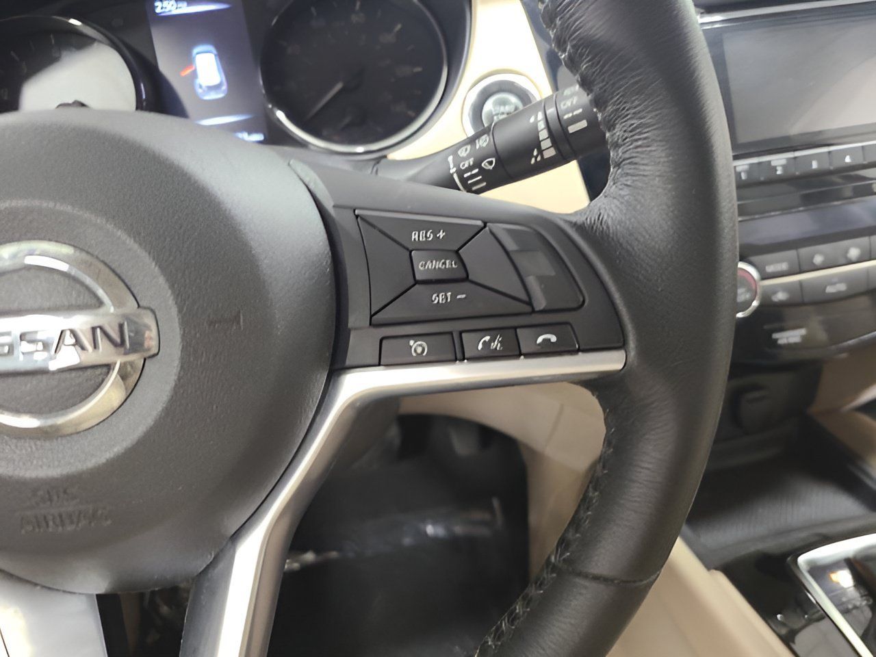 Used 2017 Nissan Rogue SV AWD/4WD image 25