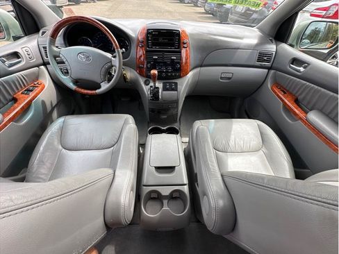 Used 2010 Toyota Sienna XLE Limited w/ XLE Limited Pkg 2 AWD/4WD image 20