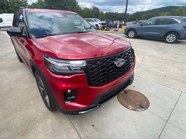 Used 2025 Ford Explorer ST AWD/4WD image 4