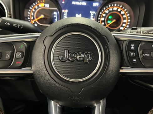 Used 2024 Jeep Wrangler Unlimited Sahara AWD/4WD image 16