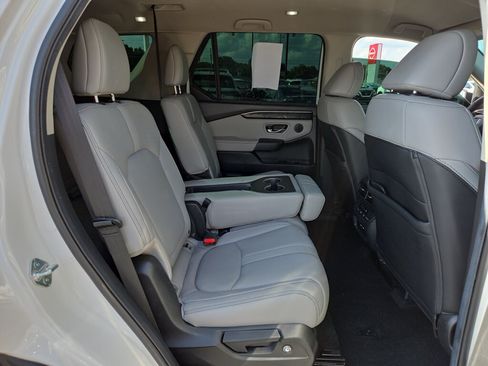 Used 2025 Honda Pilot EX-L image 16