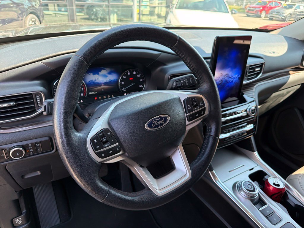 Used 2023 Ford Explorer Limited w/ Limited Technology Package RWD image 18