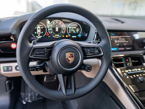 Certified 2025 Porsche Panamera 4 AWD/4WD image 15