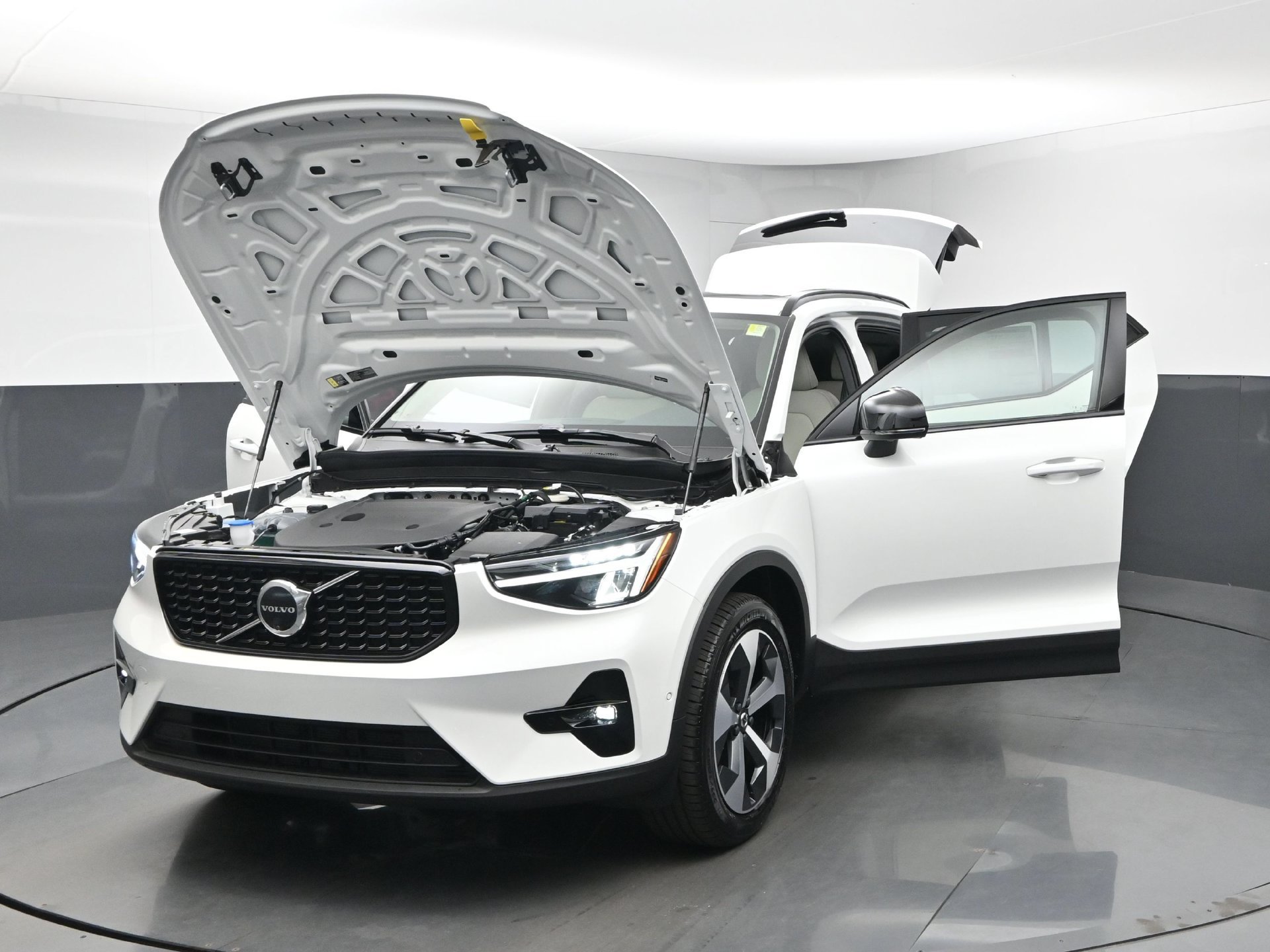 New 2026 Volvo XC40 B4 Plus w/ Protection Package Premier FWD image 52