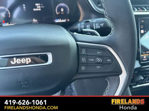 Used 2023 Jeep Grand Cherokee Laredo image 17
