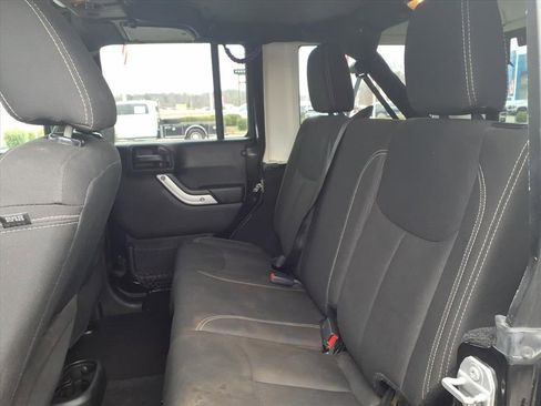 Used 2017 Jeep Wrangler Unlimited Sahara image 16