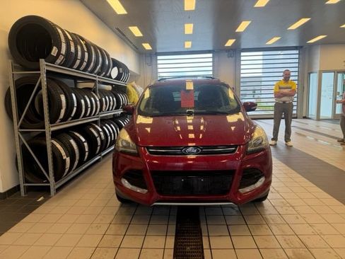 Used 2015 Ford Escape Titanium w/ Equipment Group 301A AWD/4WD image 2
