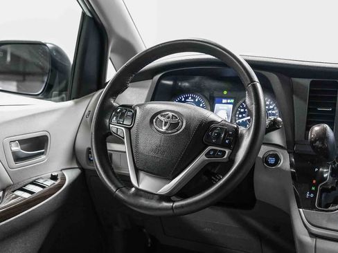 Certified 2020 Toyota Sienna XLE w/ XLE Navigation Package FWD image 15