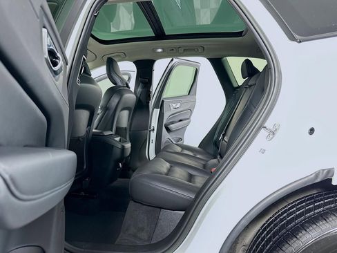 Used 2023 Volvo XC60 B5 Plus image 30