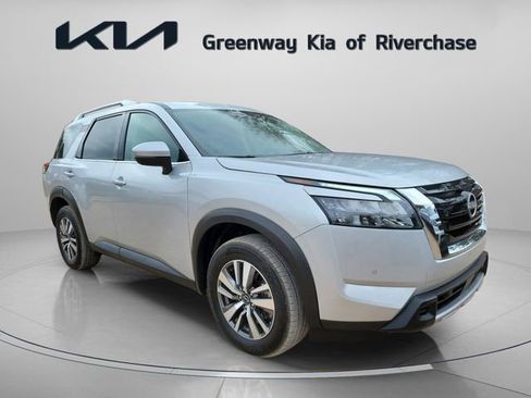 Used 2025 Nissan Pathfinder SL image 1