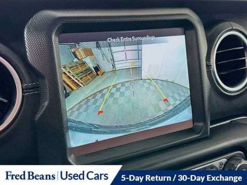 Used 2022 Jeep Wrangler Unlimited Sahara w/ LED Lighting Group AWD/4WD image 16