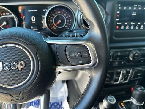 Used 2019 Jeep Wrangler Unlimited Sahara AWD/4WD image 17