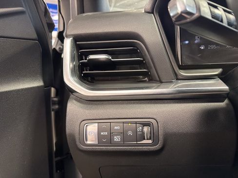 Used 2025 GMC Terrain Elevation image 19