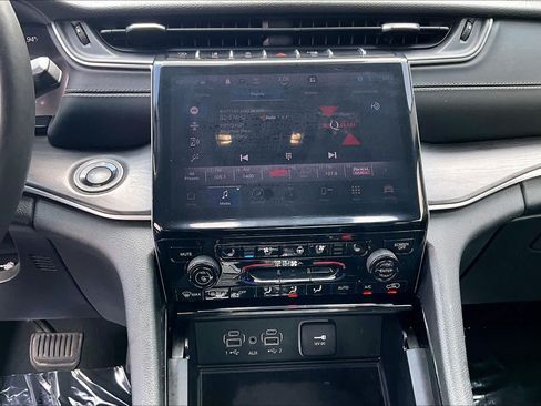 Used 2023 Jeep Grand Cherokee L Limited w/ Luxury Tech Group II AWD/4WD image 36