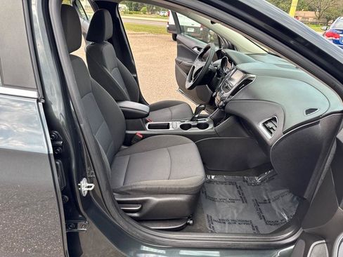 Used 2018 Chevrolet Cruze LT w/ Convenience Package FWD image 24