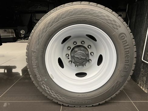 New 2025 Ford F550 4x4 Regular Cab Super Duty image 9